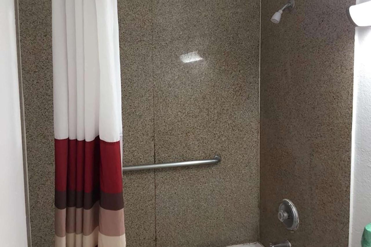 Travelodge By Wyndham San Antonio Lackland Afb North エクステリア 写真