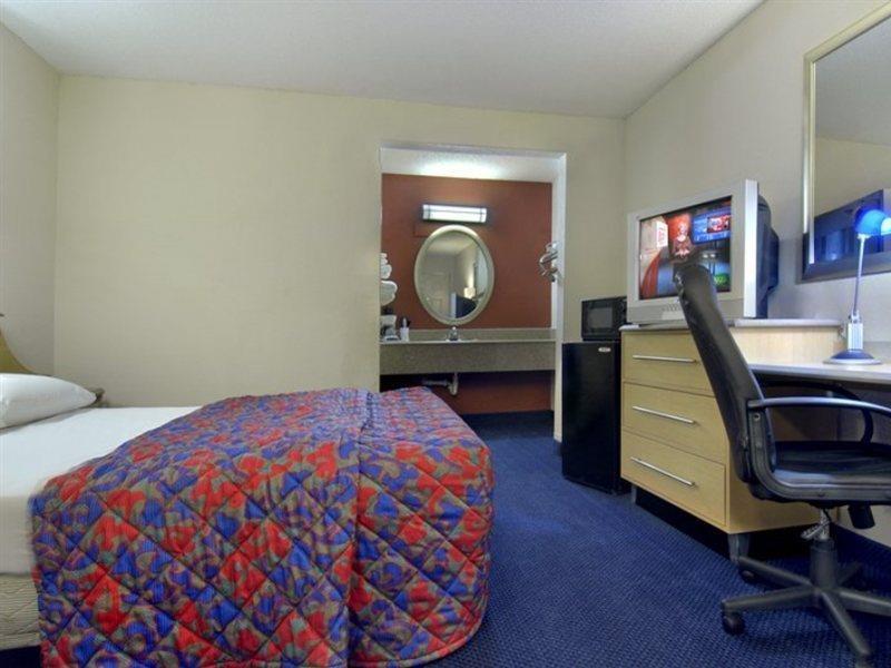Travelodge By Wyndham San Antonio Lackland Afb North エクステリア 写真