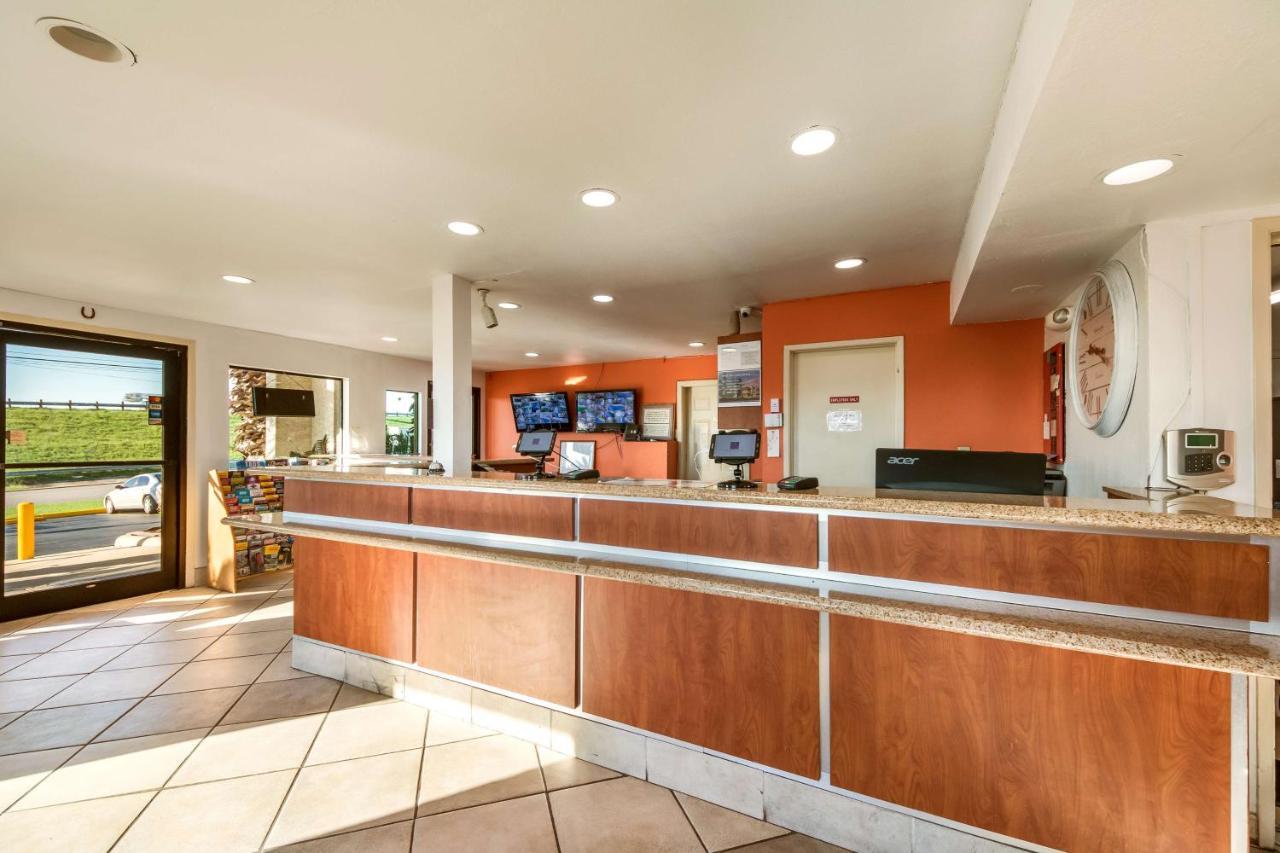 Travelodge By Wyndham San Antonio Lackland Afb North エクステリア 写真